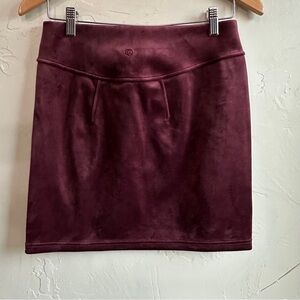 NWT Lululemon Scuba HighRise‎ Mini Skirt Velvet in Garnet Sz S